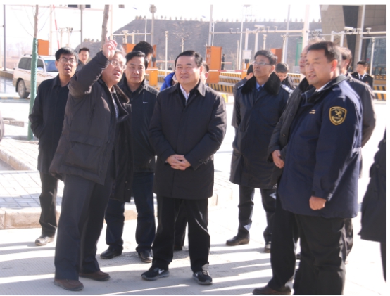 省委副書記、省長郝鵬視察青海曹家堡保稅物流中心