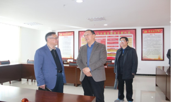 省委常委、省總工會主席馬吉孝等一行蒞臨青海物產(chǎn)集團公司視察，調(diào)研指導(dǎo)道路貨運企業(yè)建會、貨運司機入會等工作