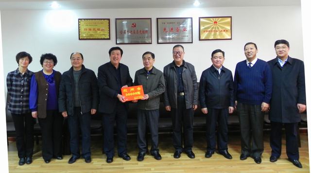 省委常委、副省長(zhǎng)駱玉林慰問(wèn)物產(chǎn)集團(tuán)