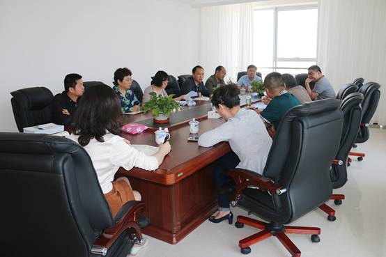 省商務(wù)廳副廳長朱小青協(xié)同西寧海關(guān)、省檢驗檢疫局一行深入企業(yè)就保稅物流中心封關(guān)運營